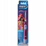 Дитяча зубна щітка на батарейках Braun Oral-B Stages Power DB5 Princess Принцеси (знімна насадка) 02563, фото 4