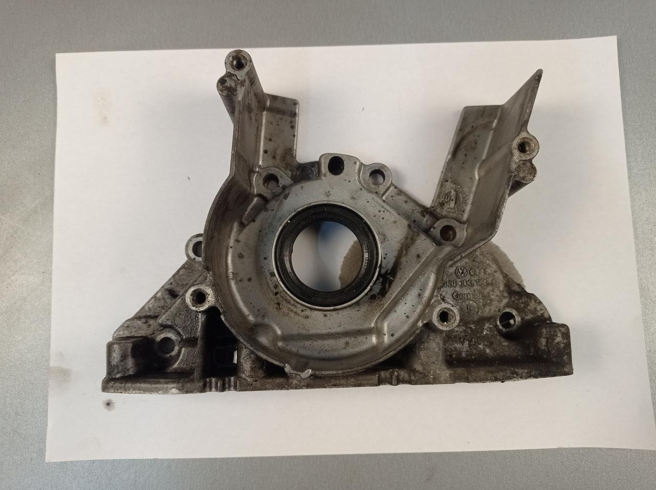 Кришка колінвала передня Volkswagen Audi Skoda 1.9-2.0tdi 038103153Q