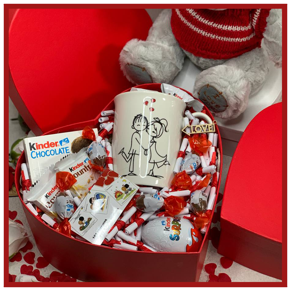Оригінальні солодкі подарунки в коробці бокс Валентина з подарунком плюшевий ведмедик на 14 лютого і 8 березня