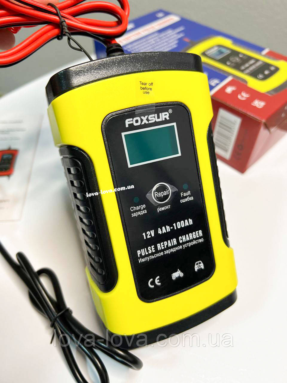 Импульсное зарядное устройство для автомобильного аккумулятора Foxsur FBC1205D с дисплеем 12V 5-6A