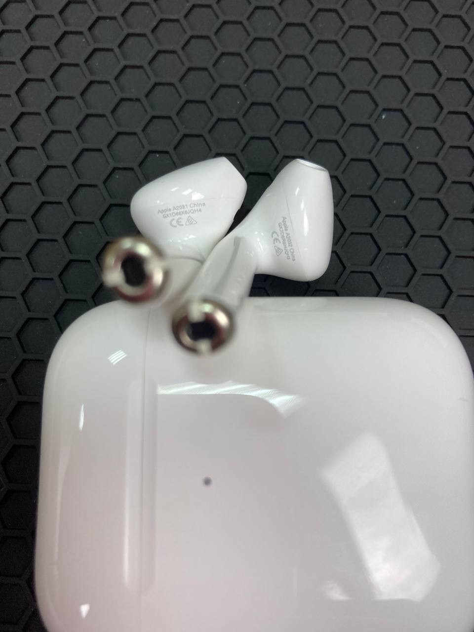 Наушники Apple AirPods 2 - го поколения с беспроводной зарядкой! Эпл Аирподс - фото 5 - id-p2099061613