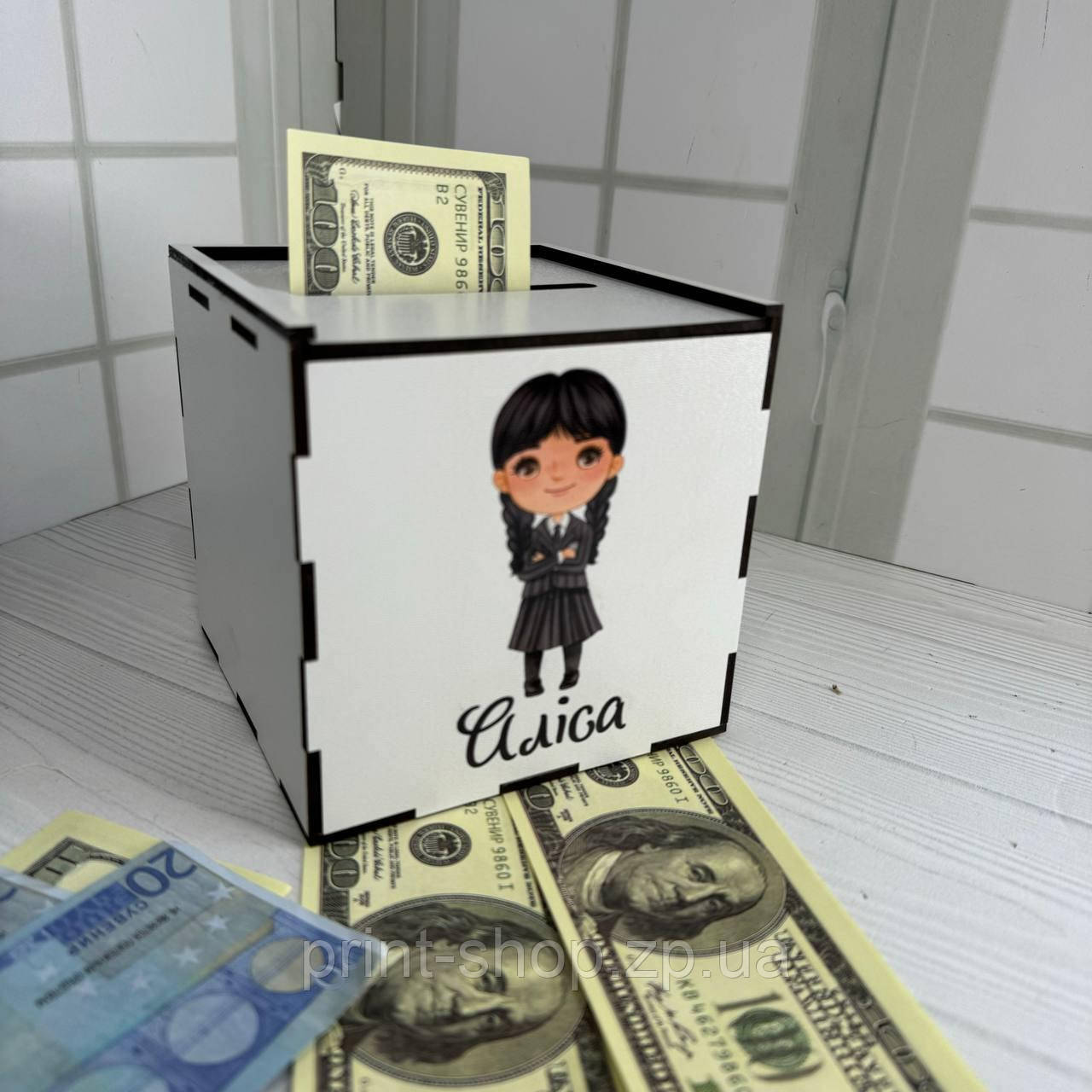 Іменна скарбничка копілка з кольоровим принтом (Венсдей) Куб 12,5 см, фото 1