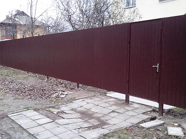 Забор из профнастила ПС-10 (коричневый) и распашные ворота (г. Киев)
