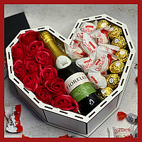 Необычный подарок для девушки подарочный бокс Любовь в сердце с конфетами и вином, подарок любимой девушке