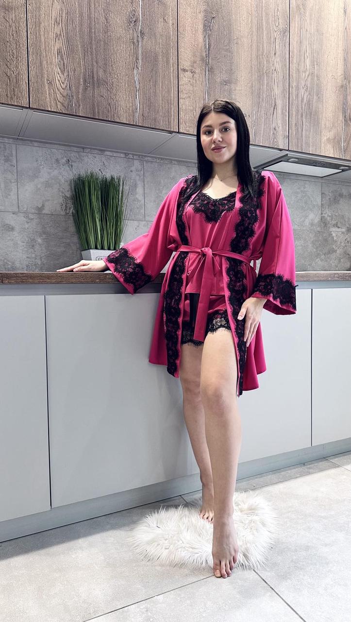 Комплект чорний із білим мереживом, халат і піжама.