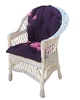 Кресло плетеное для дачи с фиолетовой накидкой