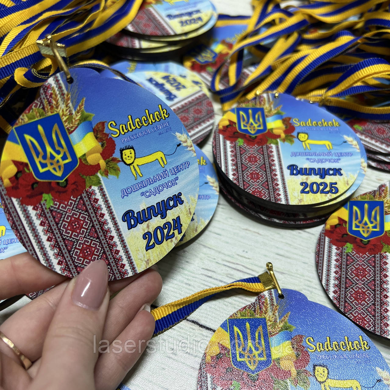 Імені патріотичні медалі для випускників садочків, шкіл, фото 1