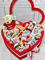 Оригинальная коробка-сердце со сладостями и мишкой для жены на день рождения
