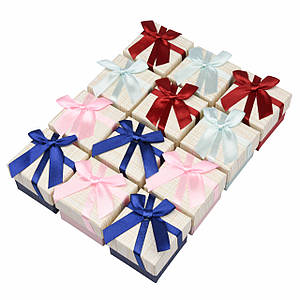 Коробочка квадратна картонна малюнки з бантом під кільце розмір 50Х50Х40 мм 24 штук в пакованні мікс кольорів