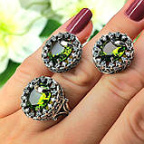 Ювелірний срібний гарнітур із золотими вставками зелене каміння, фото 3