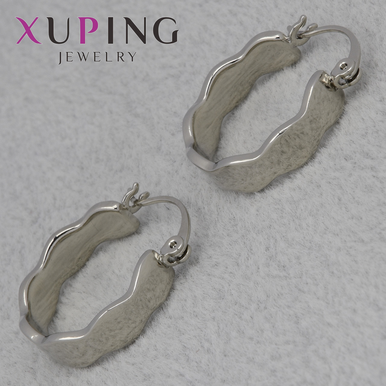 Серёжки женские серебристого цвета фирма Xuping Jewelry родий кольцо конго волнистое размер изделия 20х6 мм