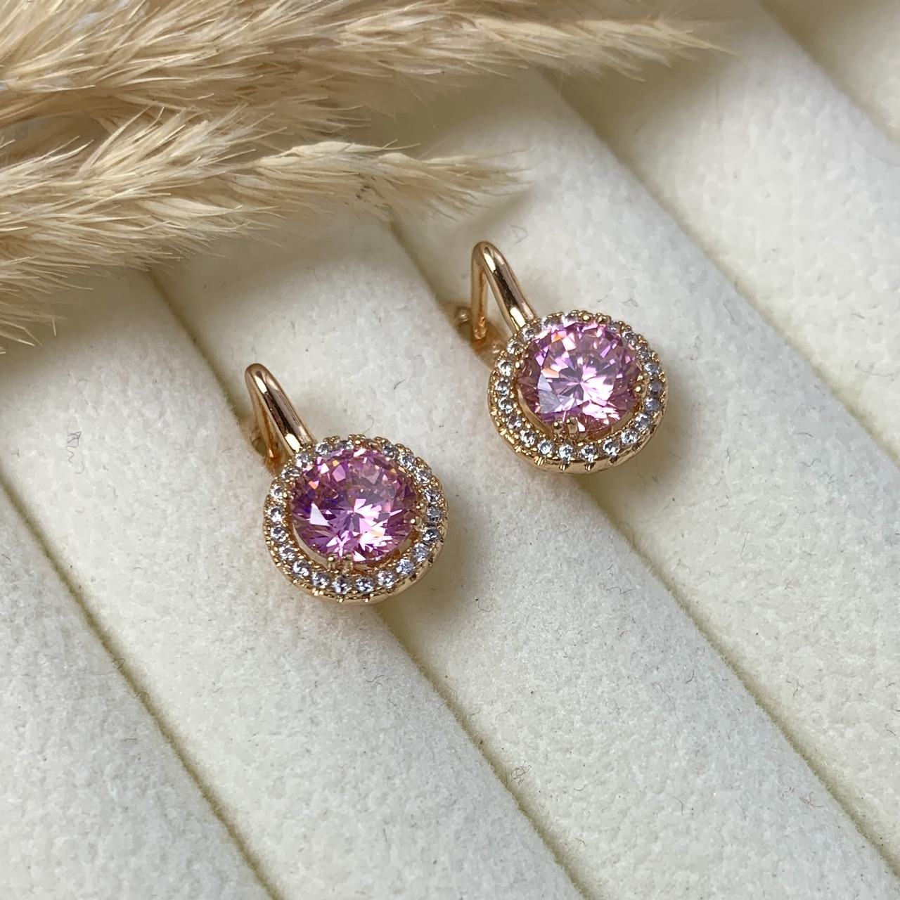 Сережки Xuping Jewelry с розовым фианитом из медицинского сплава (АРТ. №1539-2) - фото 2 - id-p2099461825