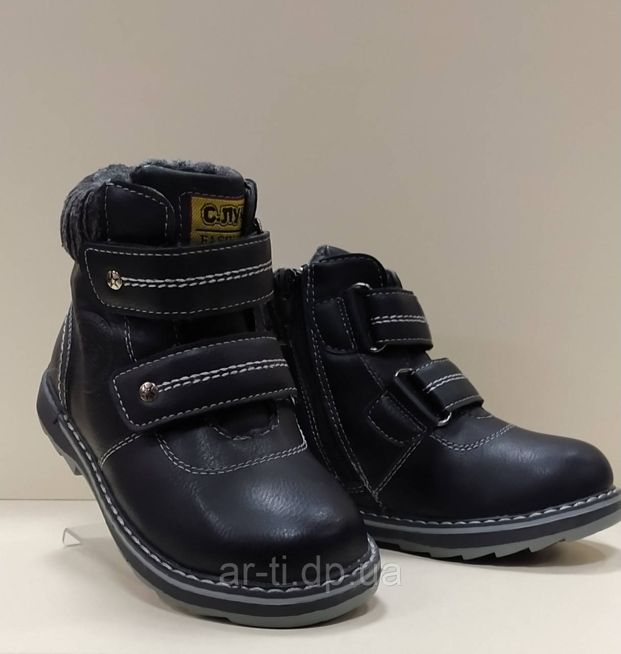Зимові черевики на хлопчика 26,27,29 розміру