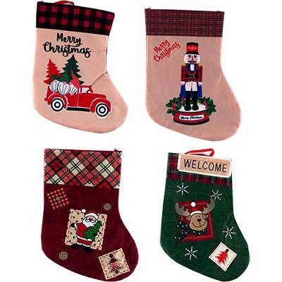 Новорічна шапка та шкарпетка