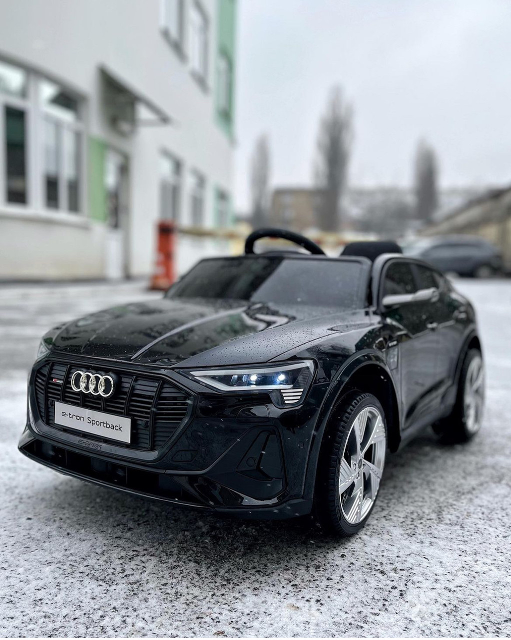 Дитячий електромобіль джип Audi E-tron чорний, фото 1