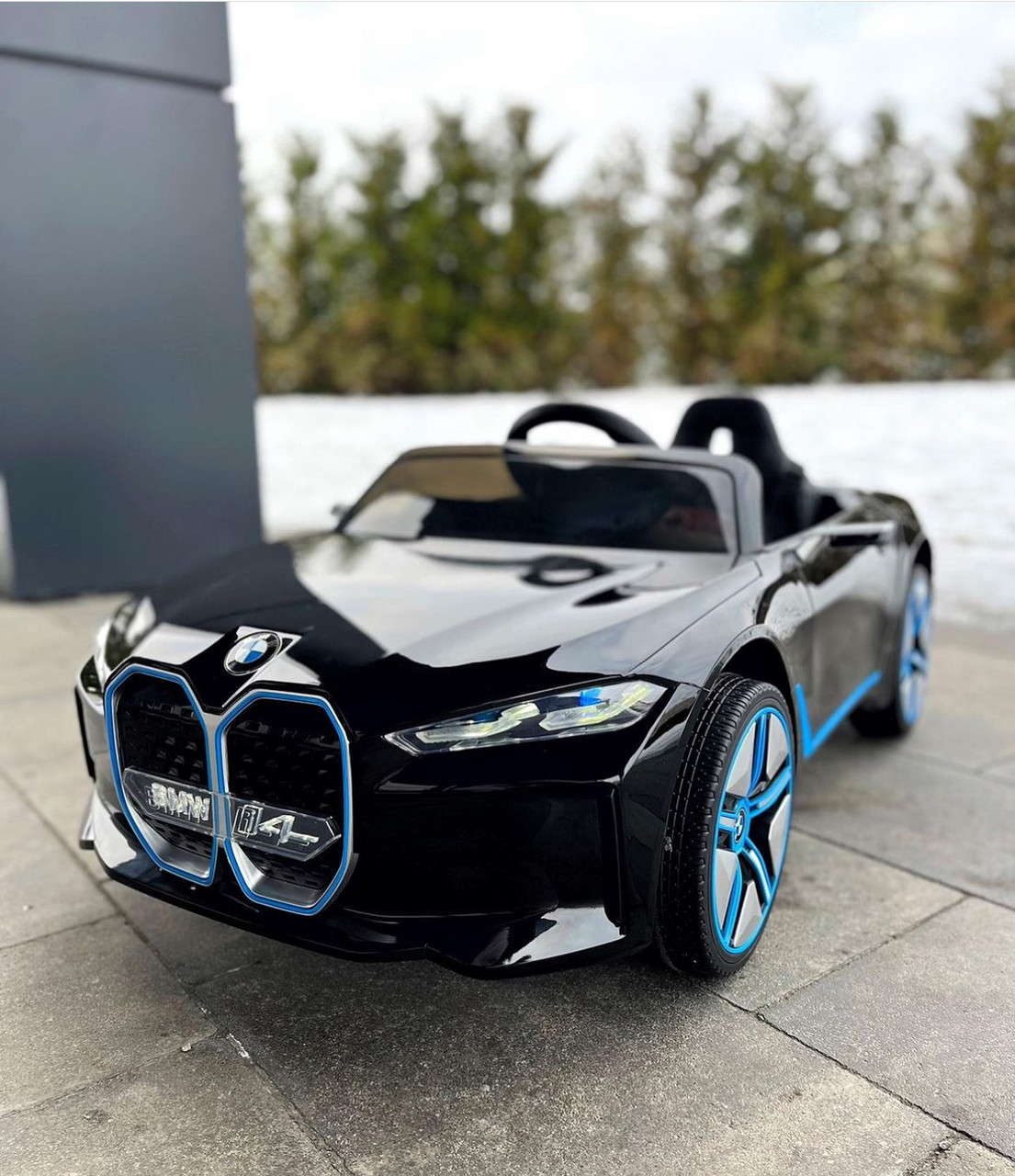 Дитячий електромобіль BMW i4 на акумуляторі машинка
