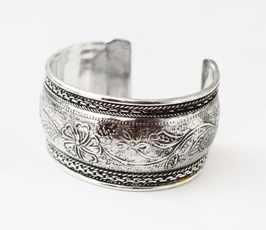 Браслет Скоба дутий квітковий візерунок білий метал