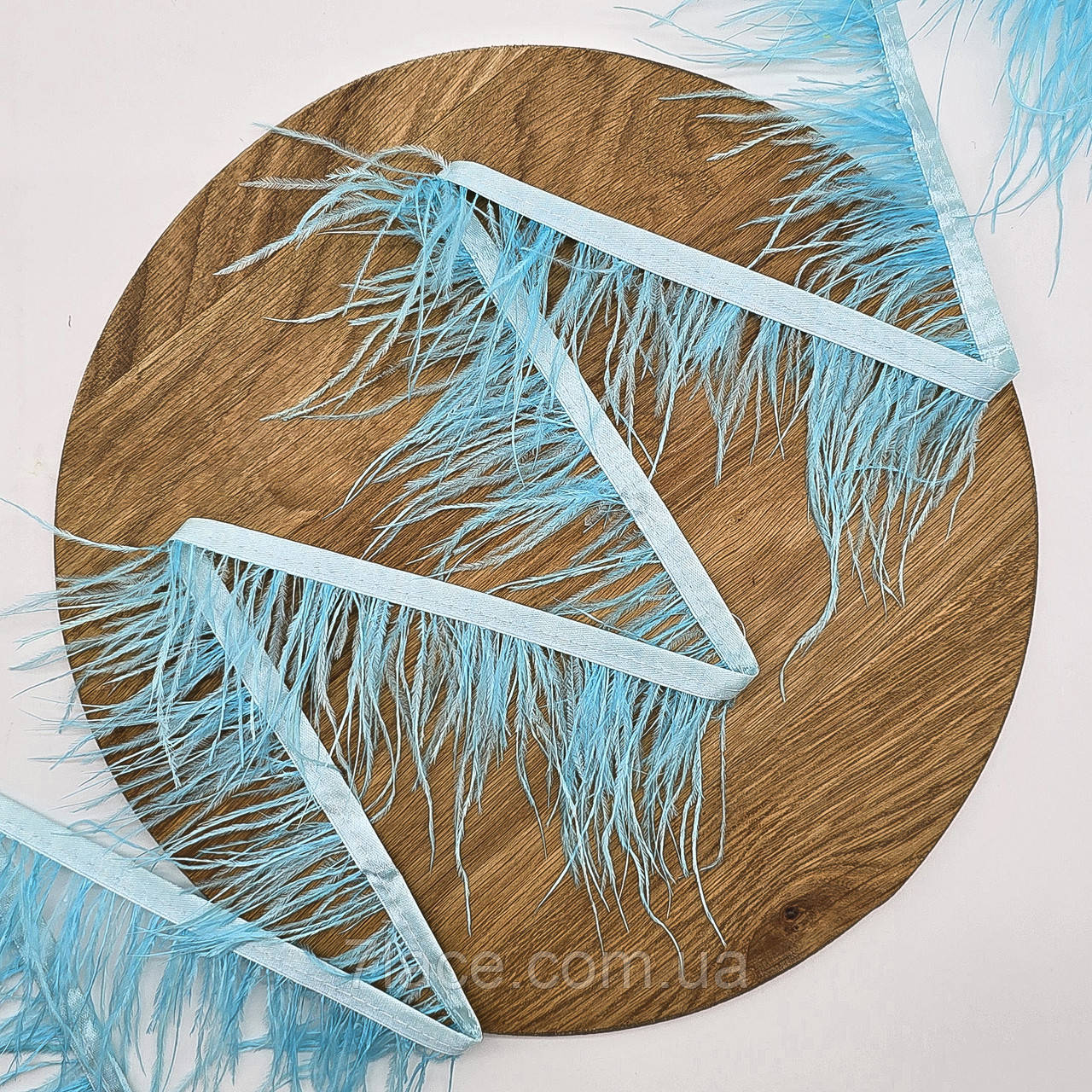 Пір'я СТРАУСА на атласній тасьмі / колір блакитний / ширина 7-10 см / ціна вказана за 0,5 метра, фото 1