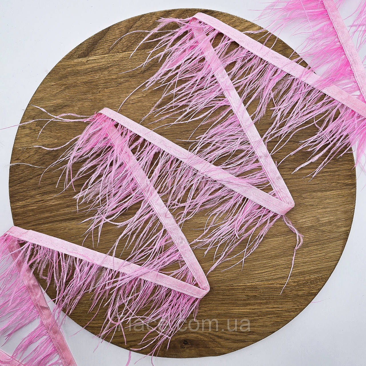 Пір'я СТРАУСА на атласній тасьмі / колір насичено-рожевий / ширина 7-10 см / ціна вказана за 0,5 метра, фото 1