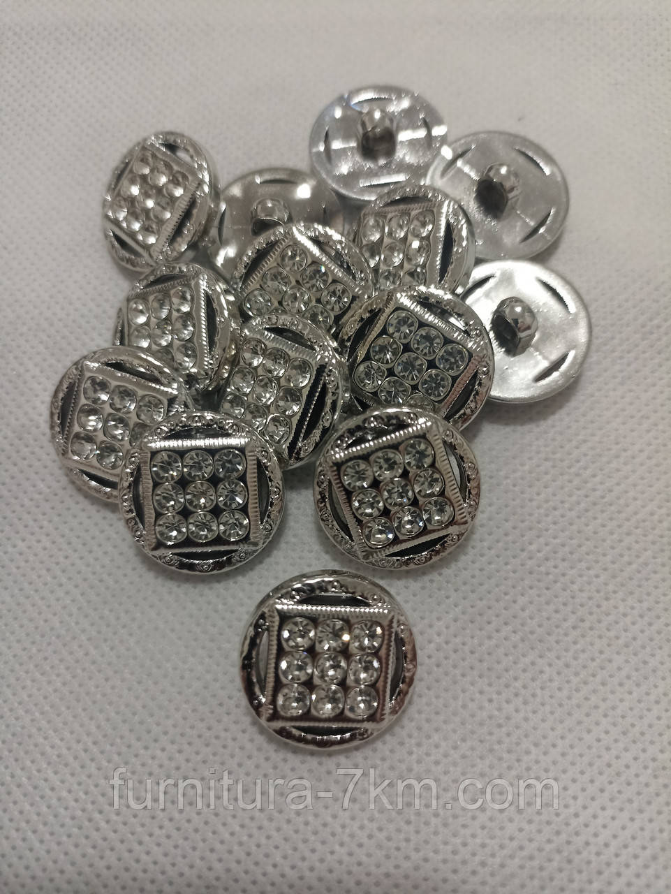 Ґудзики срібло з камінням на ніжці.Діаметр 22 мм.  200шт/упаковка, фото 1