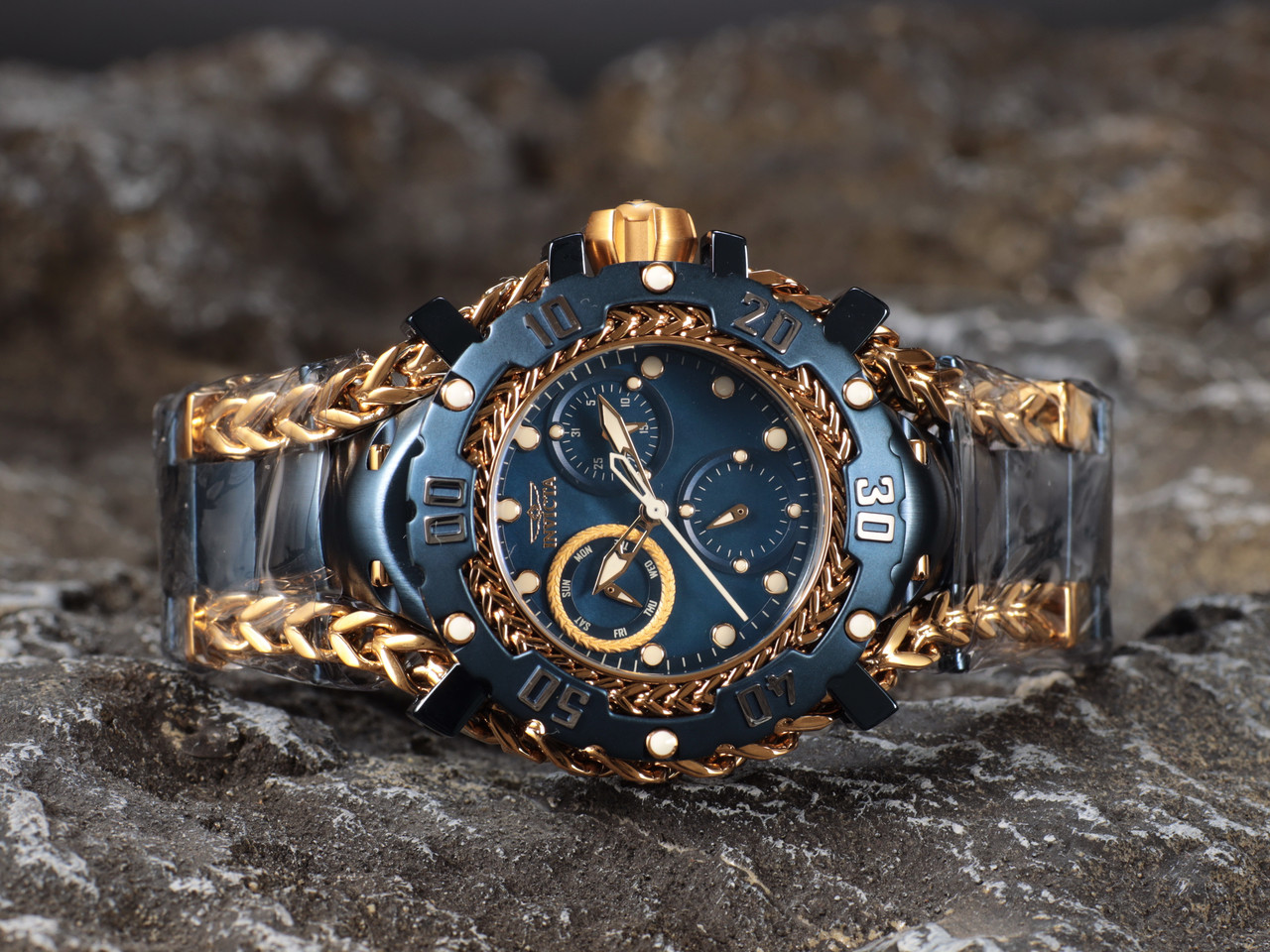 Invicta 28410 top