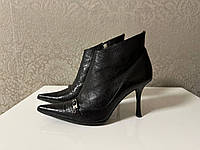Женские ботинки из натуральной кожи на каблуках с узким носом Dior
