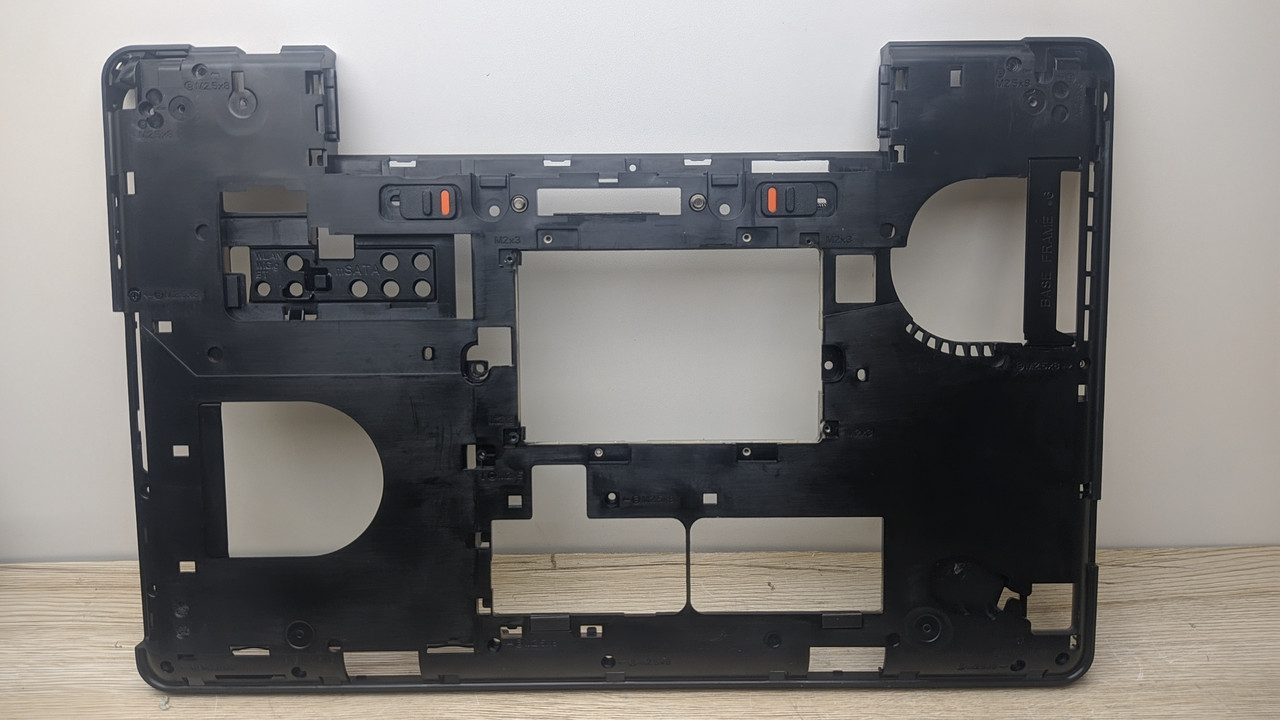 Dell Latitude E5540 Корпус D (нижня частина корпусу) б/у