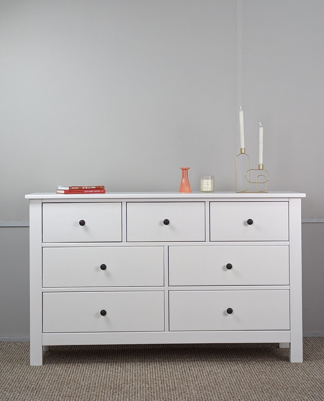 Белый комод "Хамес" из натурального дерева на семь ящиков Белый комод "Хамес" из натурального дерева на семь ящиков