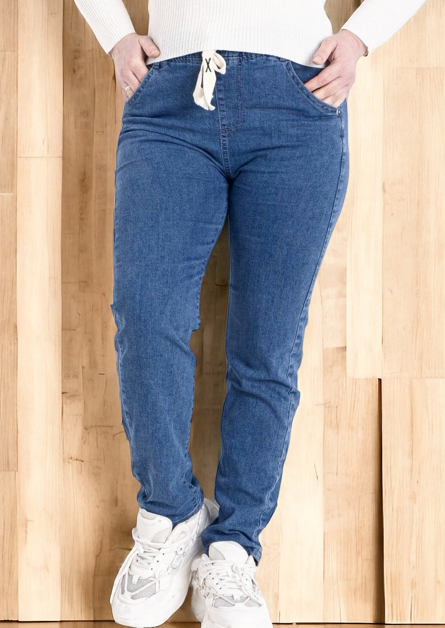 Жіночі джинси МОМ у синьому кольорі з тканини джинс котон з гумкою по талії розміри від 46 до 56