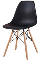 Стул пластиковый дизайнерский Смайл Черный модный на деревянных ножках для кухни, столовой Eames Микс Мебель