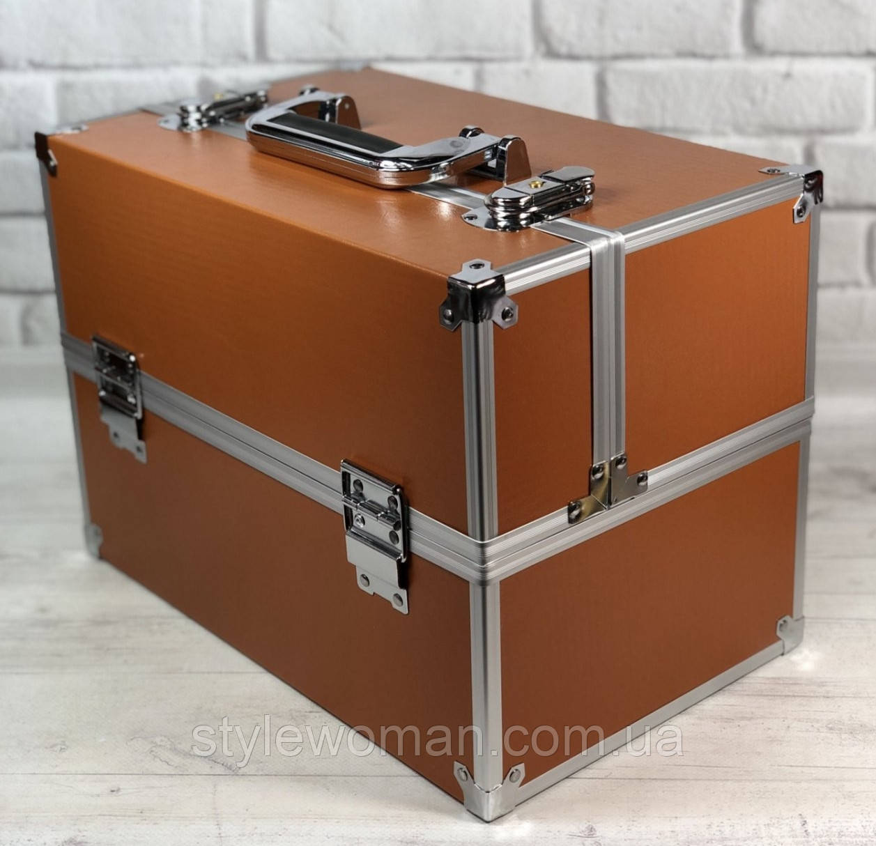 Бьюти кейс алюминиевый чемодан с ключом для мастера - фото 1 - id-p2100989461