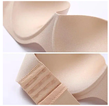 Жіночий безшовний базовий бюстгальтер з пуш-ап без бретелів, бежевий ліфчик з силіконовою спинкою, фото 2