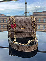 Женская сумка из эко-кожи Guess heart бежевого цвета молодежная, брендовая сумка через плечо