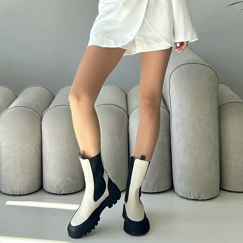 Черевики жіночі маломірні із красивої світло-молочної та натуральної шкіри Woman's heel