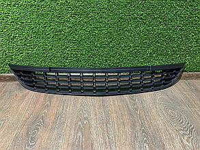 Решітка бампера переднього центральна Opel Astra J 2009-2012 Опель Астра новий капот