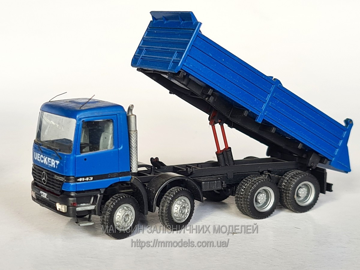 Модель самоскида Mercedes-Benz Actros з поворотними колесами, стан бу, масштабу 1/87, H0/Herpa