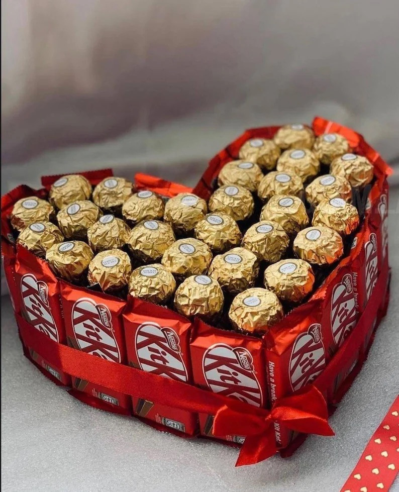 Серце з цукерок Ferrero Rosher Ферреро (31 шт.) і КітКат шоколадний подарунок червоний