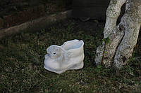 Садовая фигура, статуэтка Щенок с обувью для декора сада изготовлен из цемента, ручной работы 13см