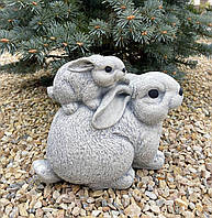 Садовая фигура, статуэтка Пара кроликов для декора сада изготовлен из цемента, ручной работы 20см