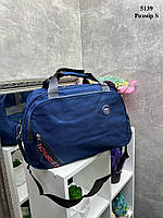 Синя - 43х30х18 см - дорожня сумка з додатковими кишенями та ремінцем для чіпляння сумки на ручку валізи - розмір S (5139)
