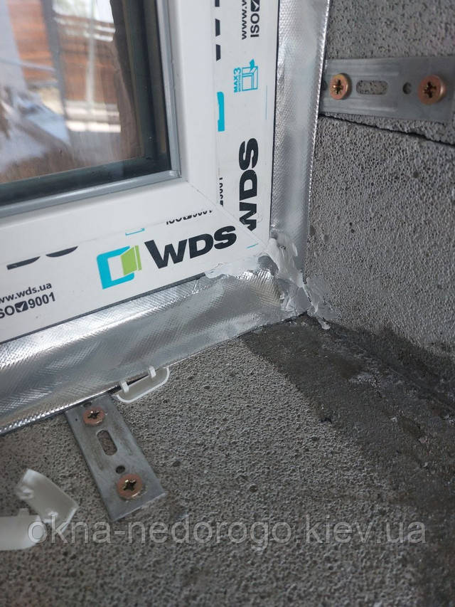 Євромонтаж металопластикових вікон WDS фото © Okna-Nedorogo Євромонтаж металопластикових вікон WDS фото роботи © Okna-Nedorogo