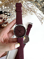 Жіночий наручний годинник. Колір бордовий