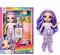 Rainbow High Jr High PJ Party Violet (синий) 9-дюймовая подвижная кукла в атласном пижамном наборе