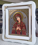 Ікона Божа Матір Семистрільна в білому дерев'яному фігурному кіоті під склом, розмір кіота 24*21, сюжет 15*18., фото 2