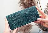 Жіночий гаманець з натуральної шкіри в бірюзовому кольорі з тисненням "Карпати" Жіночі портмоне, фото 2