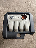 Накладка двигуна декоративна VW. VW Golf 5 1.9TDI 03G1039BL 03G103925BR