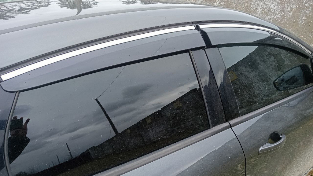 Ford Focus III 2011-2017 хетчбек/седан - вітровики з хромом (4 шт., Sunplex Chrome)