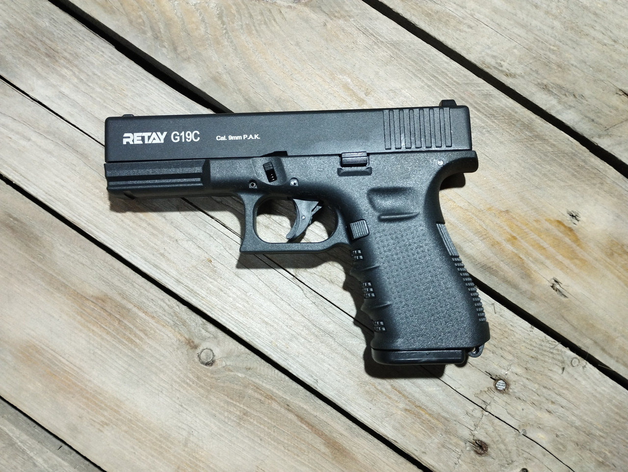 Стартовий пістолет RETAY G 19C 9 мм black + 50 патронів Ozkursan або Kaizer