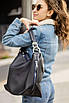 Жіноча об'ємна сумка тоут темно синього кольору шкіряна шопер з довгим ремінцем, фото 4