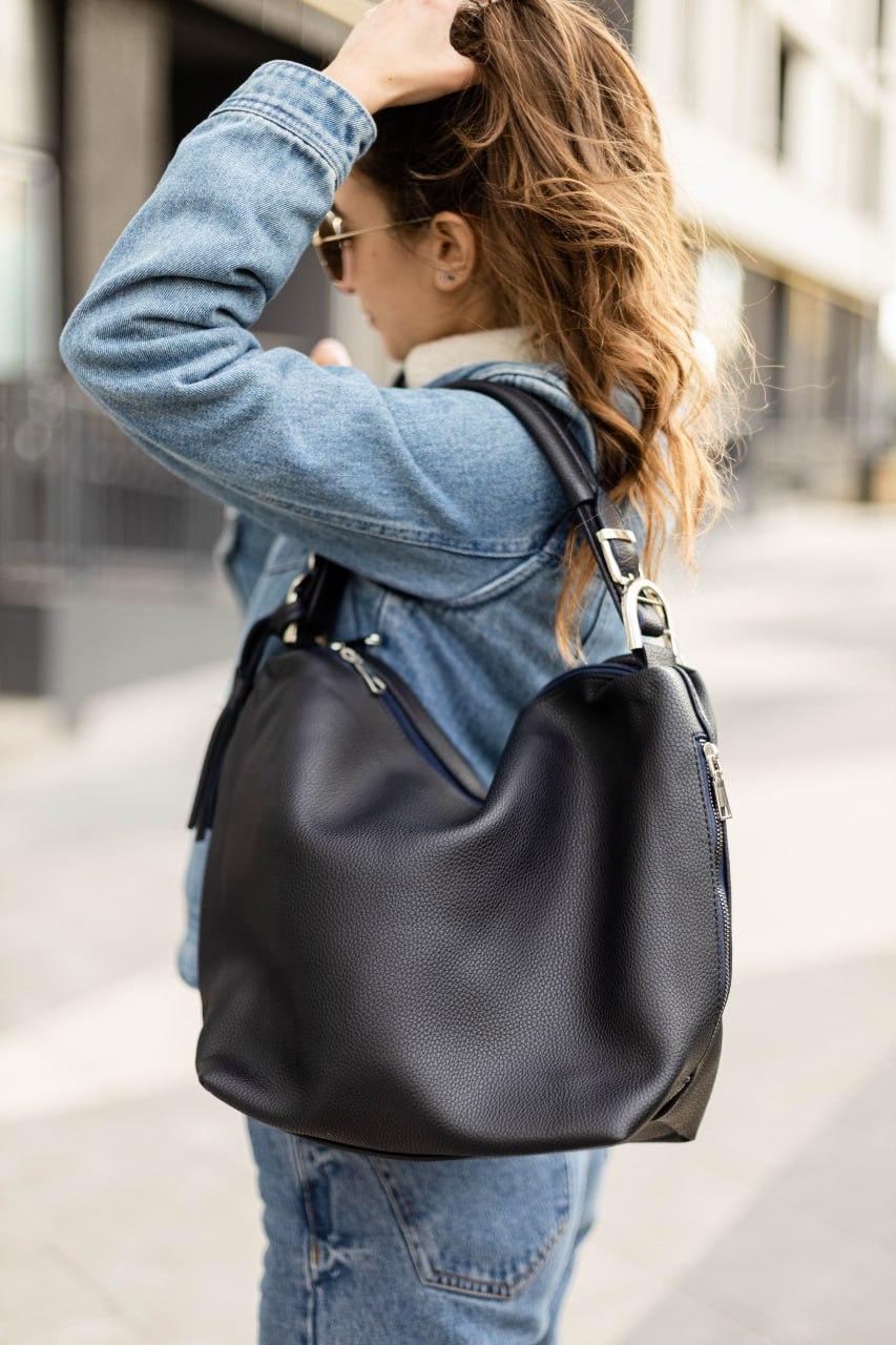 Жіноча об'ємна сумка тоут темно синього кольору шкіряна шопер з довгим ремінцем